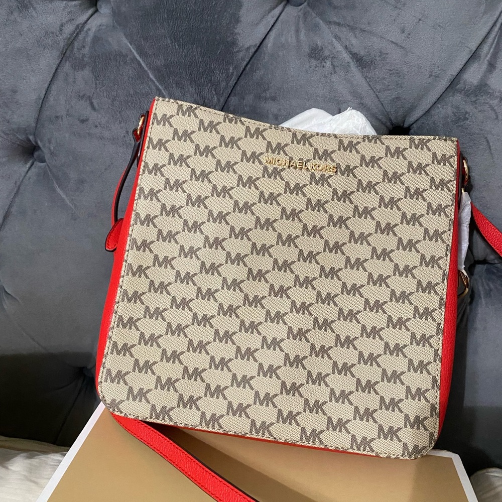 😍 Michael Kors LG MESSENGER Crossbody sangria - Picture 2 of 7